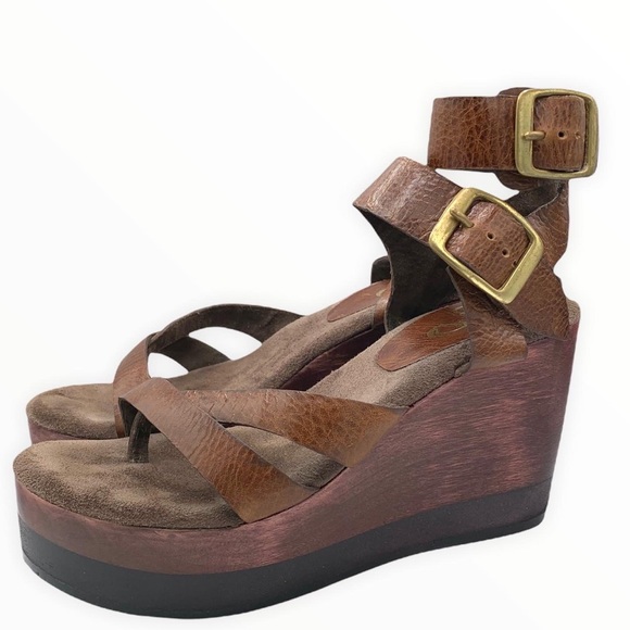 $1️⃣5️⃣0️⃣CALLEEN CORDERO Suri Sandals - Picture 1 of 7